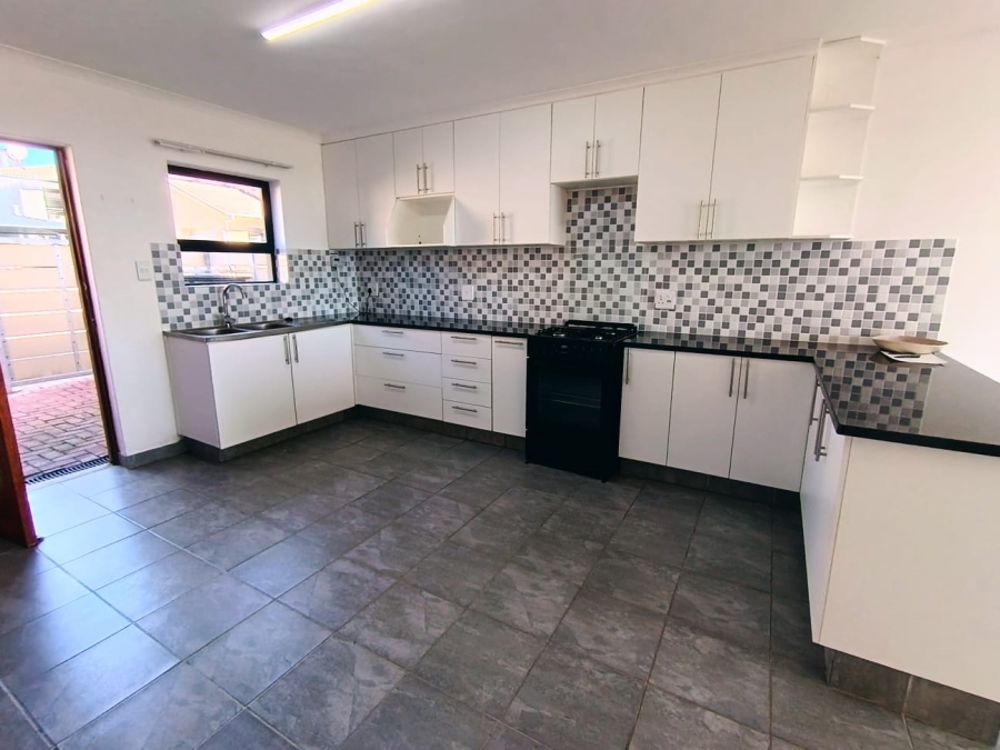 3 Bedroom Property for Sale in Heiderand Western Cape